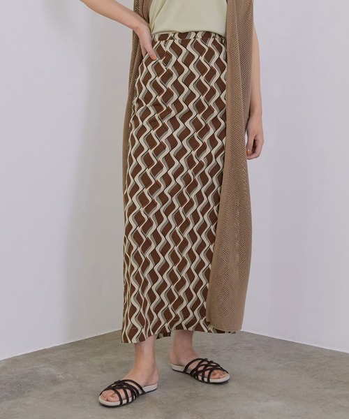 MADEMOISELLE ROPE'(マドモアゼル ロペ)の「バックオープンバティックスカート(スカート・レディース・ダークブラウン/ベージュ・38)」の19枚目の写真