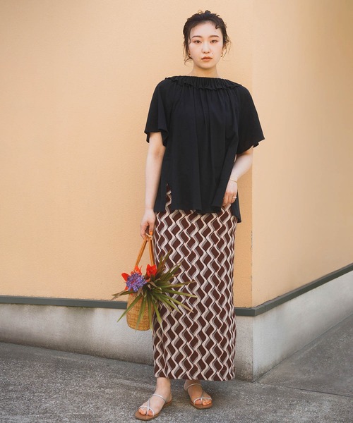 MADEMOISELLE ROPE'(マドモアゼル ロペ)の「バックオープンバティックスカート(スカート・レディース・ダークブラウン/ベージュ・38)」の11枚目の写真