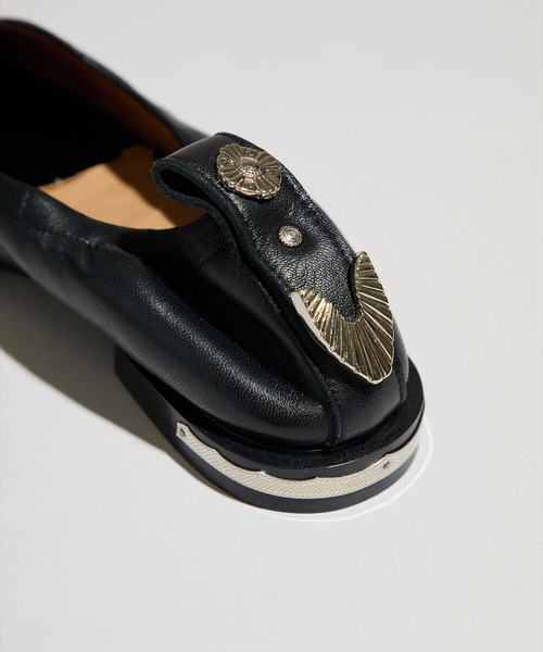 TOGA PULLA（トーガ　プルラ）の「【TOGA PULLA(トーガプルラ)】Lace up pumps（パンプス・レディース・ブラック・X-LARGE/LARGE/MEDIUM）」の8枚目の写真