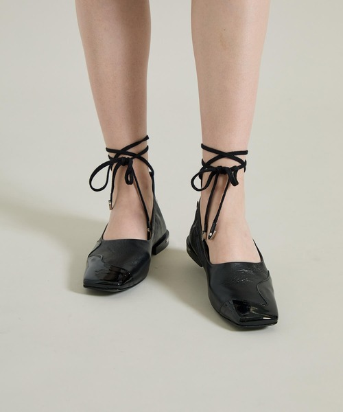 TOGA PULLA（トーガ　プルラ）の「【TOGA PULLA(トーガプルラ)】Lace up pumps（パンプス・レディース・ブラック・X-LARGE/LARGE/MEDIUM）」の14枚目の写真