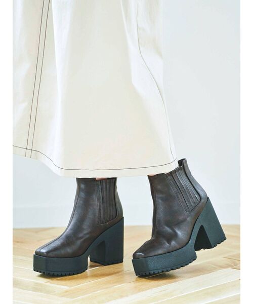 dazzlin（ダズリン）の「サイドゴアショートブーツ（ブーツ・レディース・グレー/ブラック/ブラウン・SMALL/MEDIUM/LARGE）」の4枚目の写真