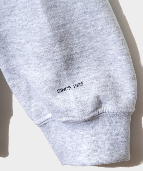 DELUXE（デラックス）の「DELUXE x Disney Crew neck sweat