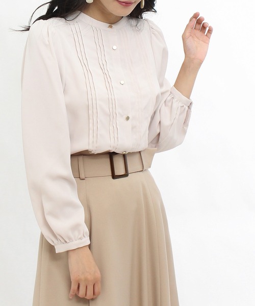 TRUDEA(トルディア)の「ピンタックノーカラーブラウス(シャツ/ブラウス・レディース・ホワイト/ベージュ/ブラック/ラベンダー・MEDIUM/LARGE)」の3枚目の写真