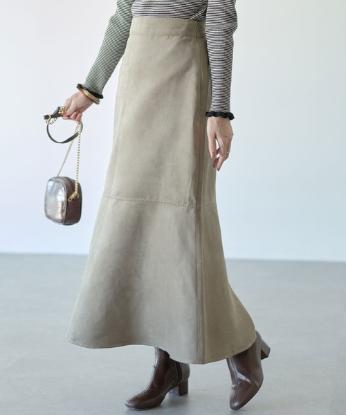 earth music&ecology（アースミュージックアンドエコロジー）の「フェイクスエード切替えスカート＊（スカート・レディース・ブラウン/グレイッシュベージュ・S/M）」の2枚目の写真