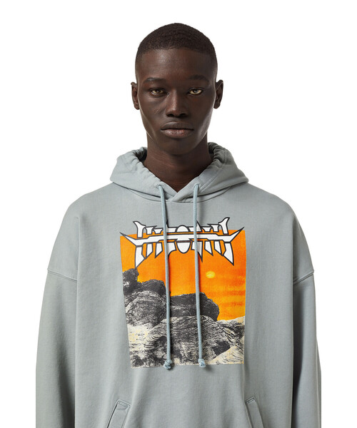 DIESEL(ディーゼル)の「メンズ パーカー グラフィック(パーカー・メンズ・ホワイト/グレー・SMALL/MEDIUM/X-SMALL/X-LARGE/LARGE/XX-LARGE)」の11枚目の写真