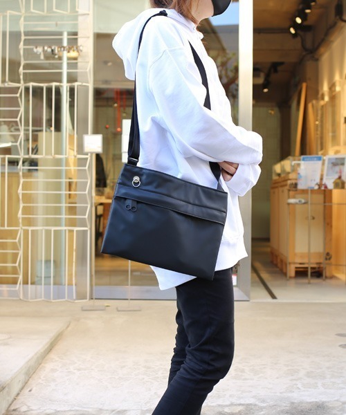 JAM HOME MADE(ジャムホームメイド)の「日本製 エシカル レザー サコッシュ ショルダーバッグ ブランド オリジナル メンズ(ショルダーバッグ・メンズ・ブラック・ONE SIZE)」の14枚目の写真