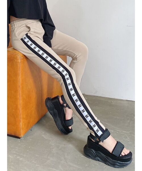 GYDA（ジェイダ）の「GYDA×DC STAR LOGO サイドラインパンツ（その他パンツ・レディース・ブラック/ベージュ/グレー・FREE）」の4枚目の写真