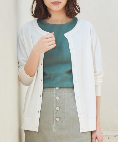 Honeys（ハニーズ）の「８分袖変わり釦カーデ（カーディガン/ボレロ・レディース・ブラック/ネイビー/ベージュ/ホワイト/グリーン/レッド/ライトグレー・LL/L/M/S）」の2枚目の写真