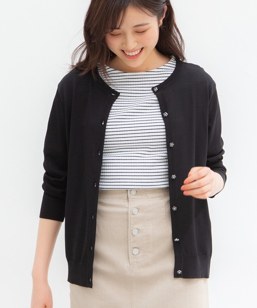 Honeys（ハニーズ）の「８分袖変わり釦カーデ（カーディガン/ボレロ・レディース・ブラック/ネイビー/ベージュ/ホワイト/グリーン/レッド/ライトグレー・LL/L/M/S）」の3枚目の写真