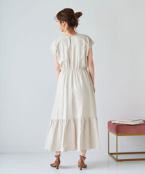 le.coeur blanc(ルクールブラン)の「ピンストライプティアードワンピース(ワンピース・レディース・ベージュ/ネイビー・38)」の18枚目の写真