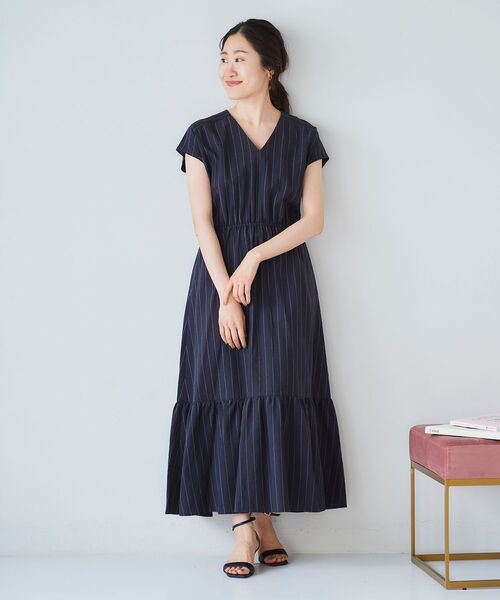 le.coeur blanc(ルクールブラン)の「ピンストライプティアードワンピース(ワンピース・レディース・ベージュ/ネイビー・38)」の8枚目の写真