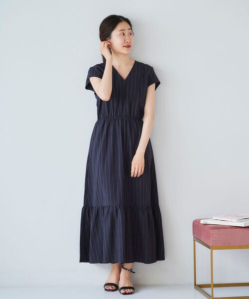 le.coeur blanc(ルクールブラン)の「ピンストライプティアードワンピース(ワンピース・レディース・ベージュ/ネイビー・38)」の3枚目の写真