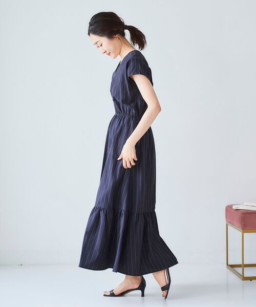 le.coeur blanc(ルクールブラン)の「ピンストライプティアードワンピース(ワンピース・レディース・ベージュ/ネイビー・38)」の6枚目の写真