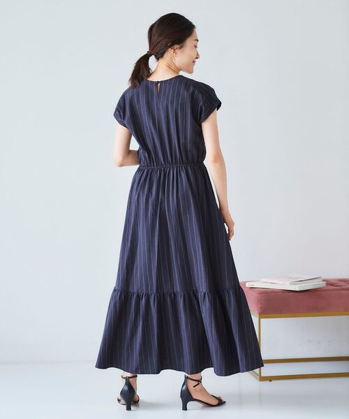 le.coeur blanc(ルクールブラン)の「ピンストライプティアードワンピース(ワンピース・レディース・ベージュ/ネイビー・38)」の19枚目の写真