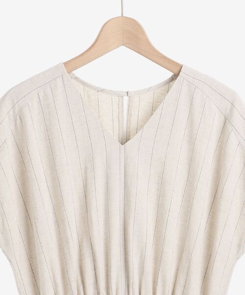 le.coeur blanc(ルクールブラン)の「ピンストライプティアードワンピース(ワンピース・レディース・ベージュ/ネイビー・38)」の4枚目の写真