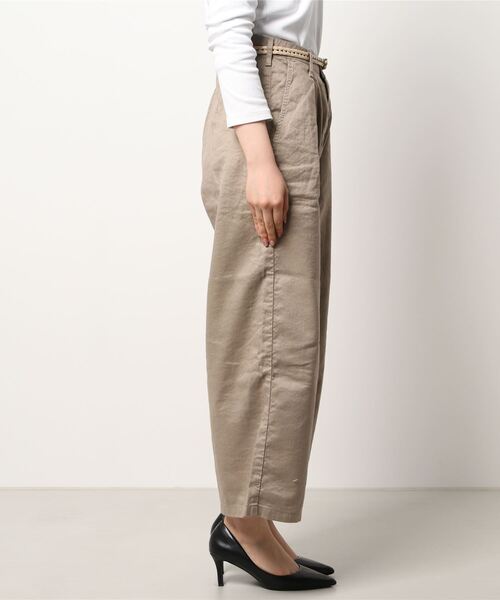 SOMETHING(サムシング)の「【SOMETHING】ベルト付きタックワイドパンツ(その他パンツ・レディース・ベージュ・XS/M/S)」の4枚目の写真