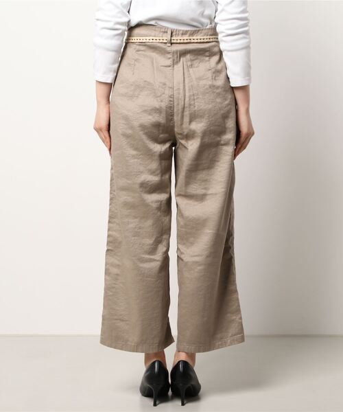 SOMETHING(サムシング)の「【SOMETHING】ベルト付きタックワイドパンツ(その他パンツ・レディース・ベージュ・XS/M/S)」の3枚目の写真