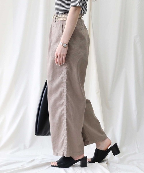 SOMETHING(サムシング)の「【SOMETHING】ベルト付きタックワイドパンツ(その他パンツ・レディース・ベージュ・XS/M/S)」の7枚目の写真