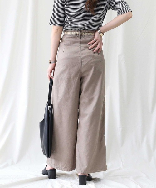 SOMETHING(サムシング)の「【SOMETHING】ベルト付きタックワイドパンツ(その他パンツ・レディース・ベージュ・XS/M/S)」の8枚目の写真