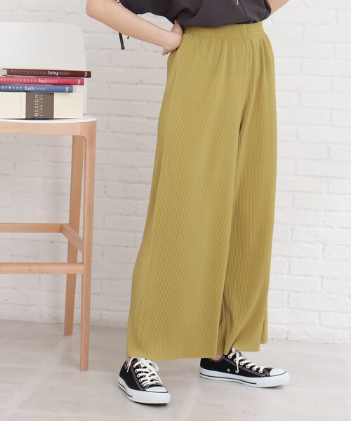 Cutie Blonde(キューティーブロンド)の「◆【S-L】カラープリーツパンツ(その他パンツ・レディース・アイボリー/ダークグリーン/ブラック/黄緑系・02/01/03)」の4枚目の写真