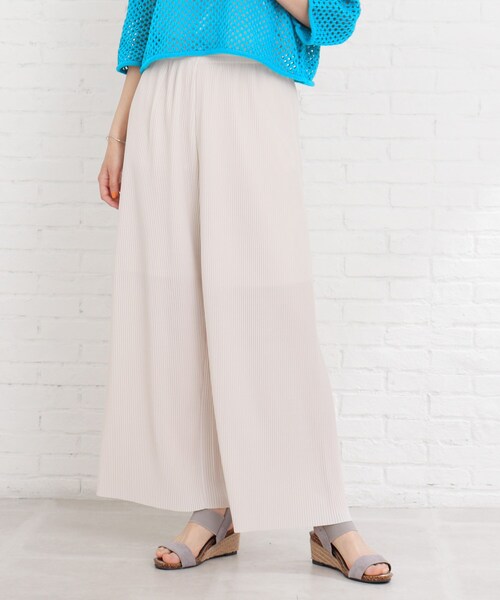 Cutie Blonde(キューティーブロンド)の「◆【S-L】カラープリーツパンツ(その他パンツ・レディース・アイボリー/ダークグリーン/ブラック/黄緑系・02/01/03)」の2枚目の写真