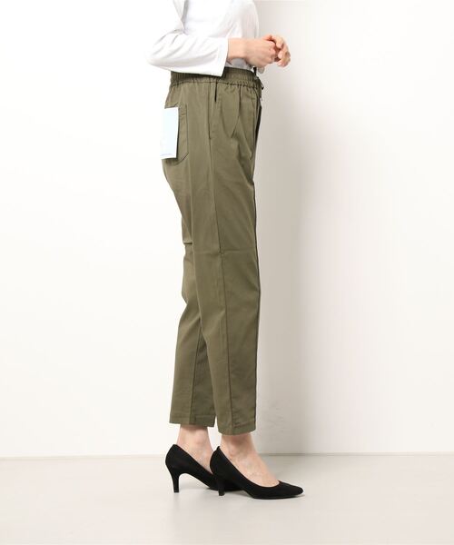 HONEYSUCKLE ROSE（ハニーサックルローズ）の「【HONEYSUCKLE ROSE】センタープリーツテーパード（スラックス・レディース・ブラック/パープル/ベージュ/カーキブラウン/ホワイト×ホワイト/ブルー・S/M/L）」の7枚目の写真