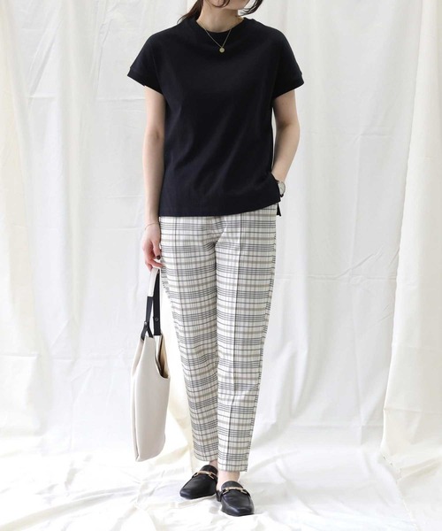 HONEYSUCKLE ROSE（ハニーサックルローズ）の「【HONEYSUCKLE ROSE】センタープリーツテーパード（スラックス・レディース・ブラック/パープル/ベージュ/カーキブラウン/ホワイト×ホワイト/ブルー・S/M/L）」の2枚目の写真