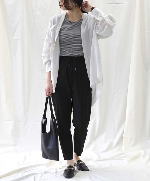 HONEYSUCKLE ROSE（ハニーサックルローズ）の「【HONEYSUCKLE ROSE】センタープリーツテーパード（スラックス・レディース・ブラック/パープル/ベージュ/カーキブラウン/ホワイト×ホワイト/ブルー・S/M/L）」の3枚目の写真