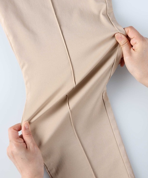 HONEYSUCKLE ROSE（ハニーサックルローズ）の「【HONEYSUCKLE ROSE】センタープリーツテーパード（スラックス・レディース・ブラック/パープル/ベージュ/カーキブラウン/ホワイト×ホワイト/ブルー・S/M/L）」の9枚目の写真