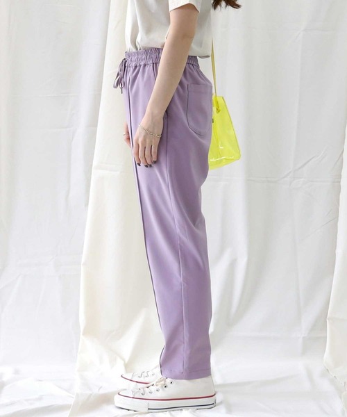 HONEYSUCKLE ROSE（ハニーサックルローズ）の「【HONEYSUCKLE ROSE】センタープリーツテーパード（スラックス・レディース・ブラック/パープル/ベージュ/カーキブラウン/ホワイト×ホワイト/ブルー・S/M/L）」の13枚目の写真