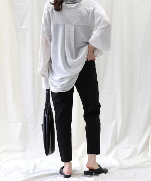 HONEYSUCKLE ROSE（ハニーサックルローズ）の「【HONEYSUCKLE ROSE】センタープリーツテーパード（スラックス・レディース・ブラック/パープル/ベージュ/カーキブラウン/ホワイト×ホワイト/ブルー・S/M/L）」の16枚目の写真