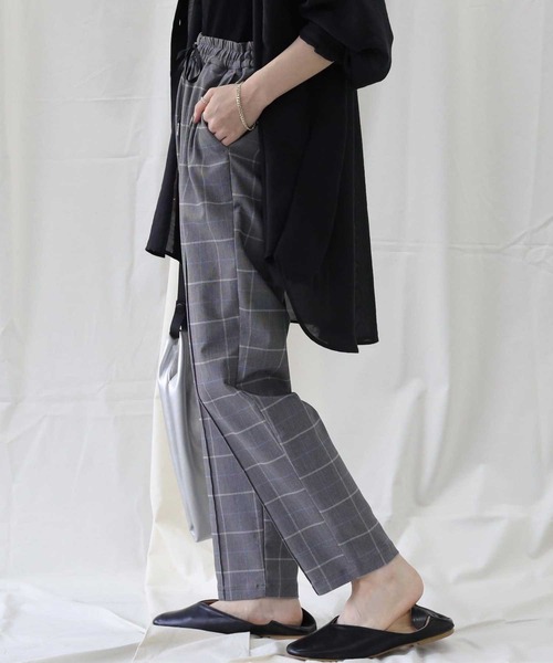 HONEYSUCKLE ROSE（ハニーサックルローズ）の「【HONEYSUCKLE ROSE】センタープリーツテーパード（スラックス・レディース・ブラック/パープル/ベージュ/カーキブラウン/ホワイト×ホワイト/ブルー・S/M/L）」の19枚目の写真