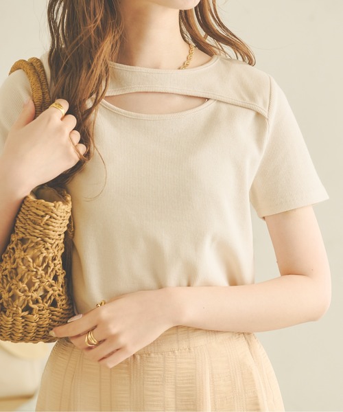 Ambre Neige(アンブルネージュ)の「2WAYカッティングトップス/WEB/EC限定商品(Tシャツ/カットソー・レディース・ブラック/アイボリー/ベビーピンク・FREE)」の2枚目の写真