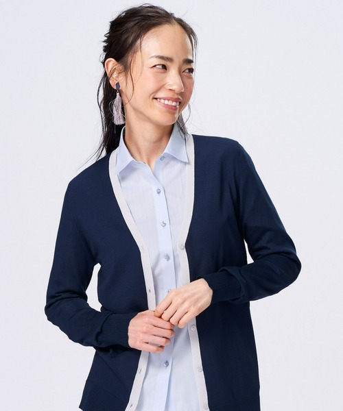 TOKYO SHIRTS(トウキョウシャツ)の「配色Vネック ベーシックニットカーディガン(カーディガン/ボレロ・レディース・サックスブルー/ネイビー/ライトグレー/ライトベージュ/イエロー/オリーブ/サーモンピンク・M/L)」の5枚目の写真