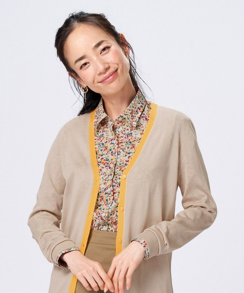 TOKYO SHIRTS(トウキョウシャツ)の「配色Vネック ベーシックニットカーディガン(カーディガン/ボレロ・レディース・サックスブルー/ネイビー/ライトグレー/ライトベージュ/イエロー/オリーブ/サーモンピンク・M/L)」の3枚目の写真