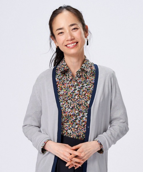 TOKYO SHIRTS(トウキョウシャツ)の「配色Vネック ベーシックニットカーディガン(カーディガン/ボレロ・レディース・サックスブルー/ネイビー/ライトグレー/ライトベージュ/イエロー/オリーブ/サーモンピンク・M/L)」の2枚目の写真