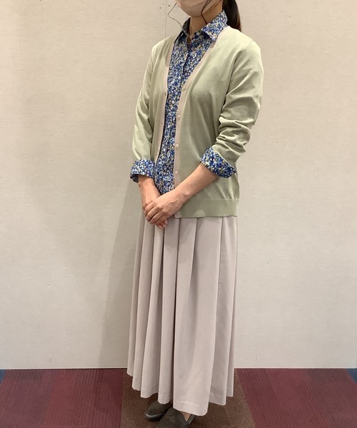 TOKYO SHIRTS(トウキョウシャツ)の「配色Vネック ベーシックニットカーディガン(カーディガン/ボレロ・レディース・サックスブルー/ネイビー/ライトグレー/ライトベージュ/イエロー/オリーブ/サーモンピンク・M/L)」の10枚目の写真