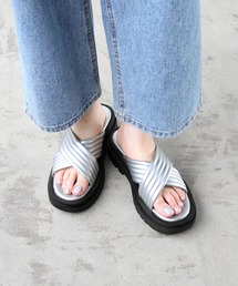 厚底クロスサンダル