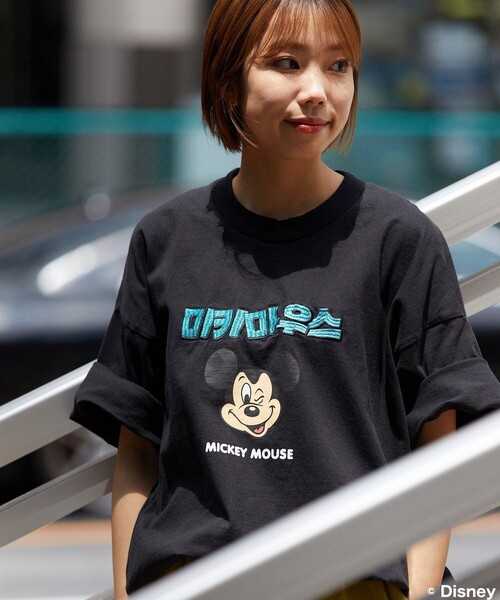 FREAK'S STORE（フリークスストア）の「FREAK'S STORE/フリークスストア DISNY ハングル刺繍 ミッキーTEE/半袖Tシャツ（Tシャツ/カットソー・メンズ・ホワイト/ライトグレー/ブラック/オリーブ/ブルー・SMALL/MEDIUM/LARGE）」の3枚目の写真