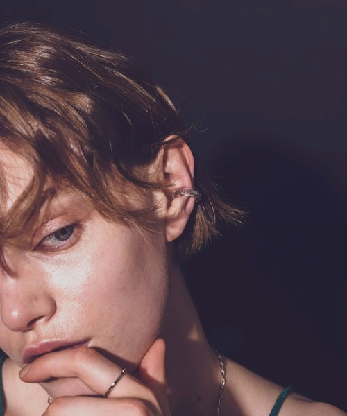 and cloud(アンドクラウド)の「Capture Chain Earcuff(イヤーカフ・レディース・イエローゴールド/シルバー/ブラック・FREE)」の4枚目の写真