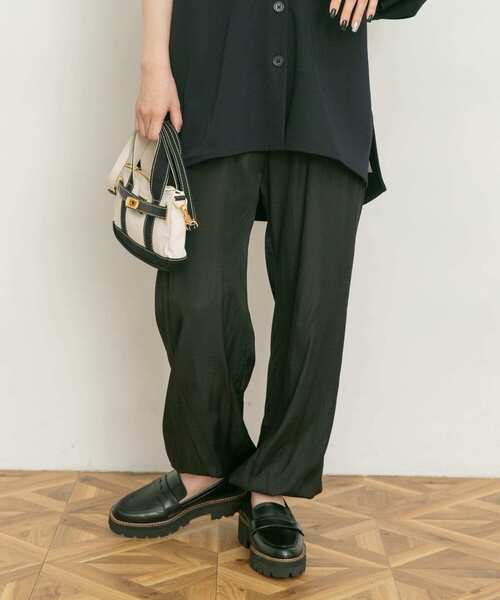 UR Lab.(アーバンリサーチラボ)の「サテンジョガーパンツ(その他パンツ・レディース・ブラック/チャコールグレー/ライトブラウン・FREE)」の20枚目の写真