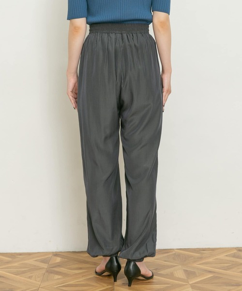 UR Lab.(アーバンリサーチラボ)の「サテンジョガーパンツ(その他パンツ・レディース・ブラック/チャコールグレー/ライトブラウン・FREE)」の18枚目の写真