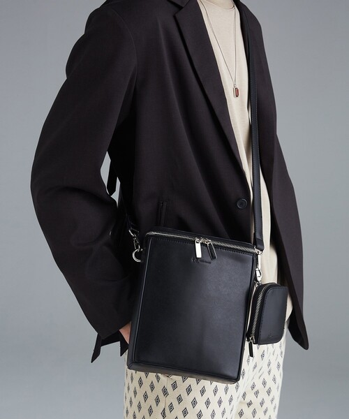 tk.TAKEO KIKUCHI(ティーケータケオキクチ)の「◆ZIPスクエアショルダーバッグ(ショルダーバッグ・メンズ・ブラック/グレー・00)」の2枚目の写真