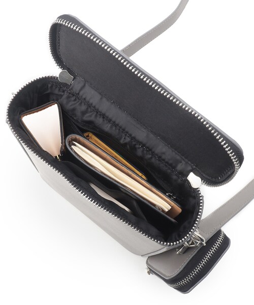 tk.TAKEO KIKUCHI(ティーケータケオキクチ)の「◆ZIPスクエアショルダーバッグ(ショルダーバッグ・メンズ・ブラック/グレー・00)」の9枚目の写真