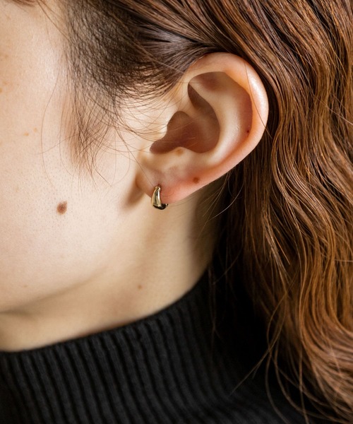 SMELLY（スメリー）の「ミニドロップワンタッチピアス（ピアス（両耳用）・レディース・シルバー/ゴールド・-）」の3枚目の写真