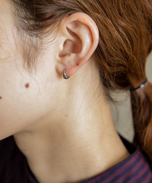 SMELLY（スメリー）の「ミニドロップワンタッチピアス（ピアス（両耳用）・レディース・シルバー/ゴールド・-）」の13枚目の写真