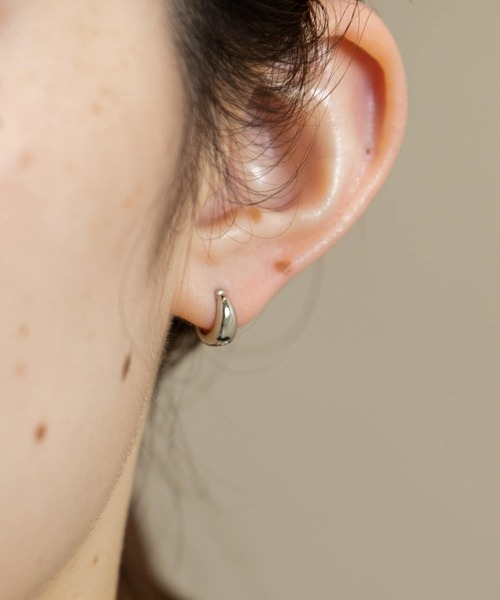 SMELLY（スメリー）の「ミニドロップワンタッチピアス（ピアス（両耳用）・レディース・シルバー/ゴールド・-）」の17枚目の写真