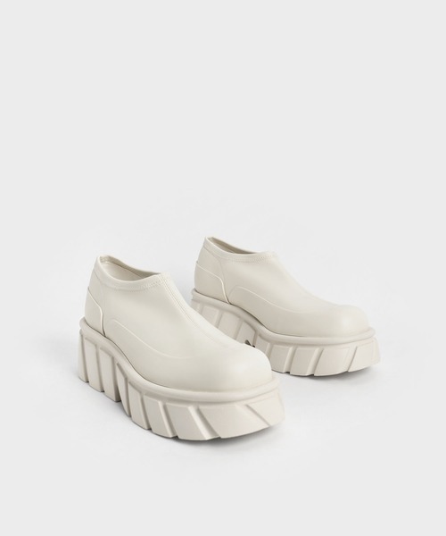 CHARLES & KEITH(チャールズ & キース)の「Aberdeen アバディーン チャンキースニーカー(スニーカー・レディース・ブラック/クリーム・22.5cm/23cm/23.5cm/24.5cm/25cm/25.5cm)」の6枚目の写真
