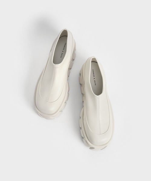 CHARLES & KEITH(チャールズ & キース)の「Aberdeen アバディーン チャンキースニーカー(スニーカー・レディース・ブラック/クリーム・22.5cm/23cm/23.5cm/24.5cm/25cm/25.5cm)」の8枚目の写真