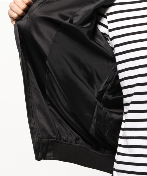 WEGO（ウィゴー）の「WEGO/ノーカラースカジャン（スタジャン・メンズ・ブラック/ブルー・LARGE/MEDIUM）」の4枚目の写真